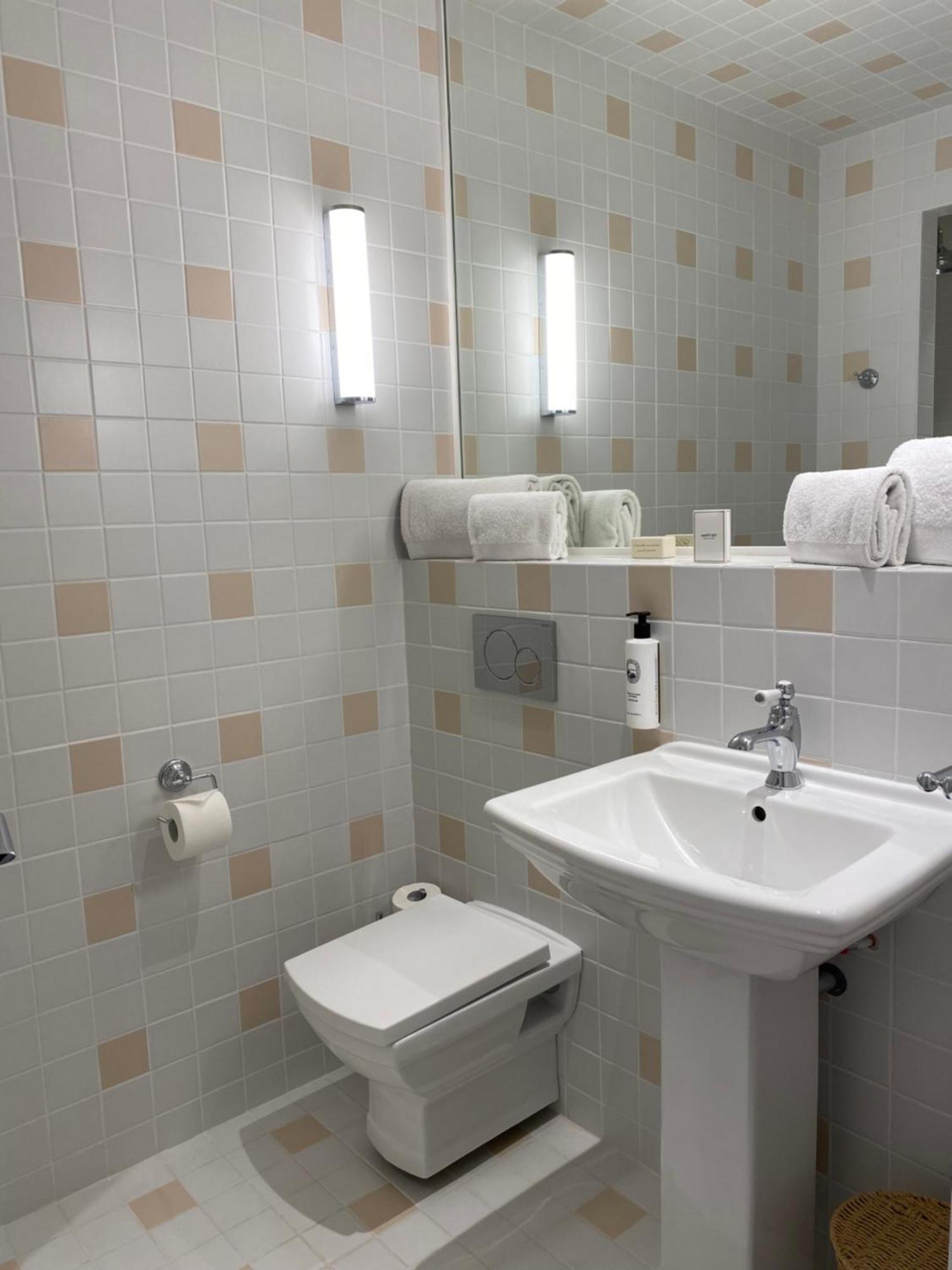 Hotel Lilou Hyères Zewnętrze zdjęcie