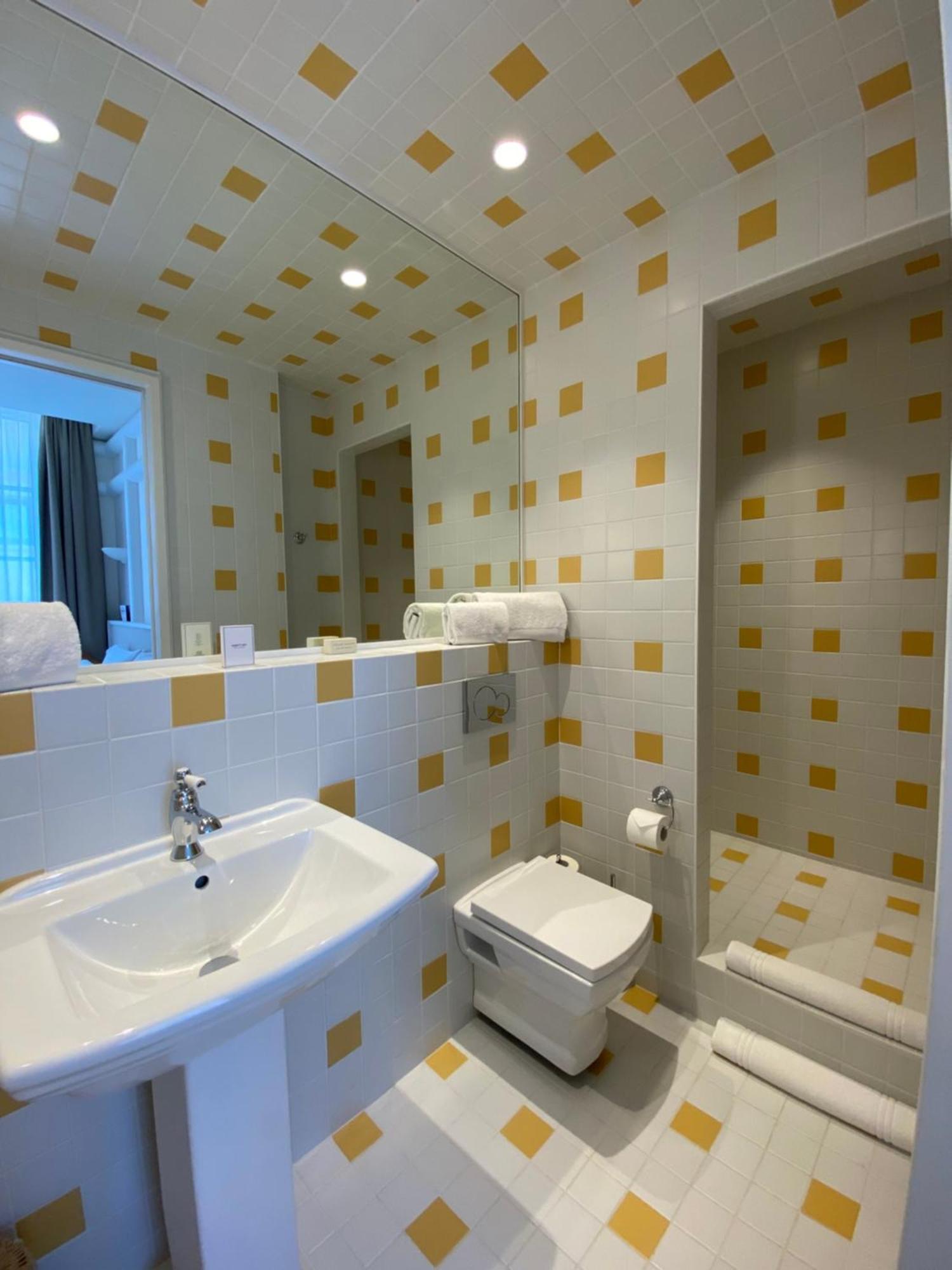 Hotel Lilou Hyères Zewnętrze zdjęcie